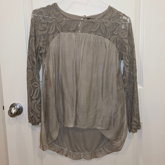 Piazza Roma Top - Picture 1 of 2